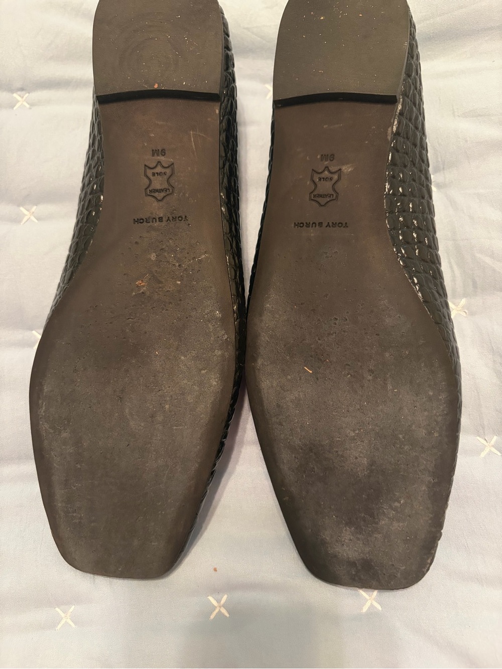 Tory Burch Black Croc-Embossed Patent Logo Ballet Flats - Picture 4 of 5